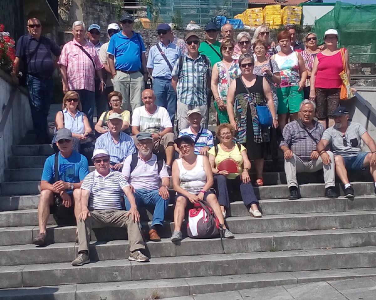 Un grupo de 71 pensionistas visitan San Juan de Luz y Fuenterraba