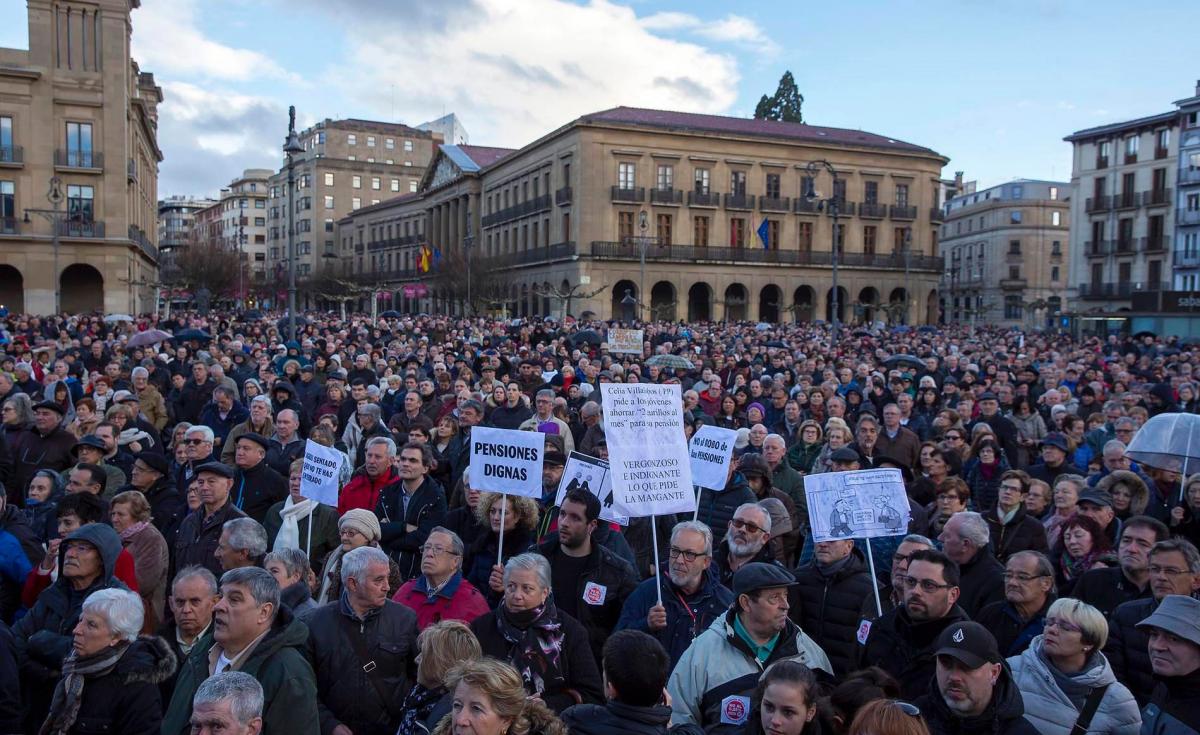 Manifestacin masiva en Pamplona en favor de las pensiones