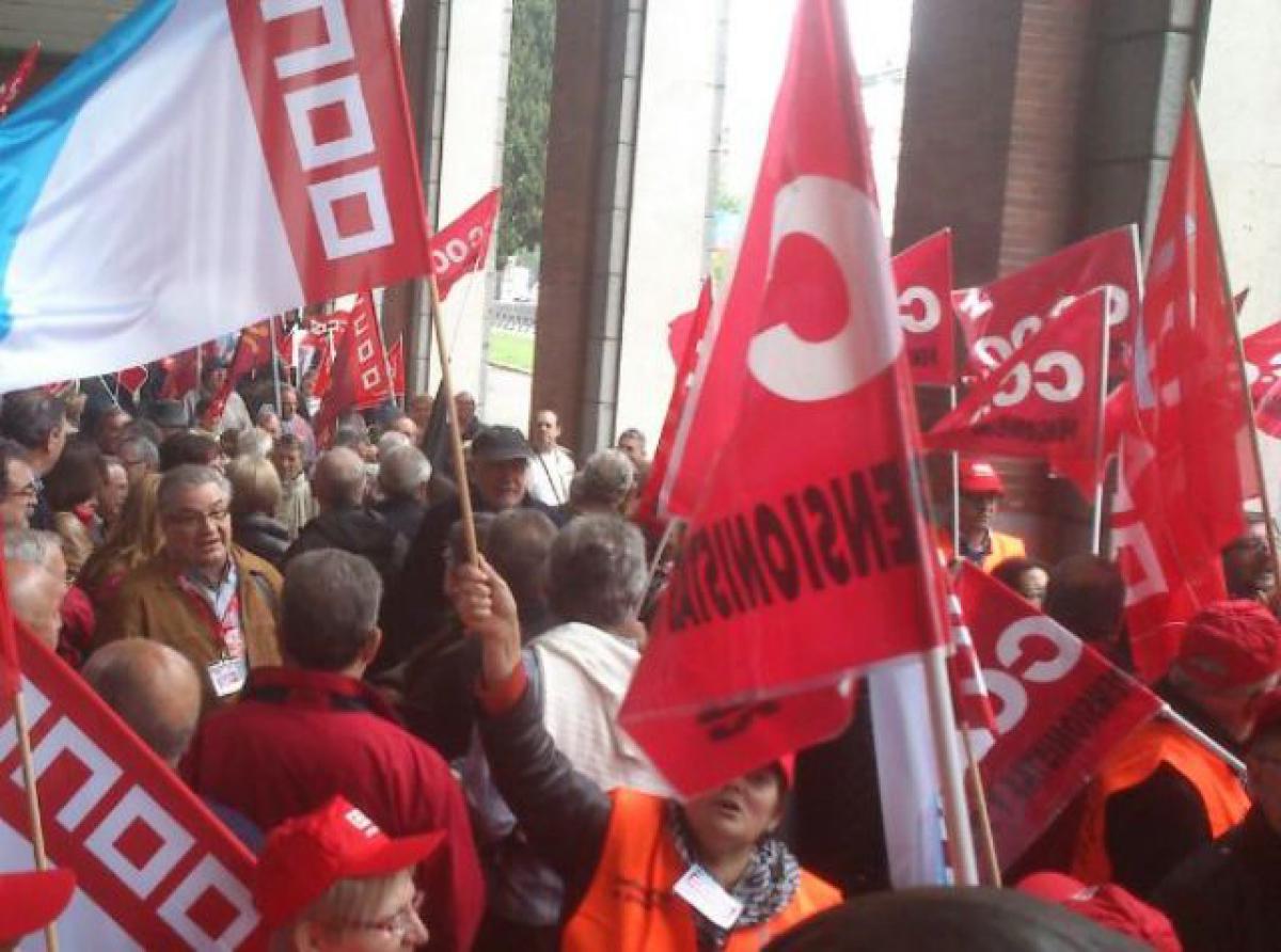 Pensionistas de CCOO y UGT de todo el pas se concentran en Madrid por unas pensiones dignas